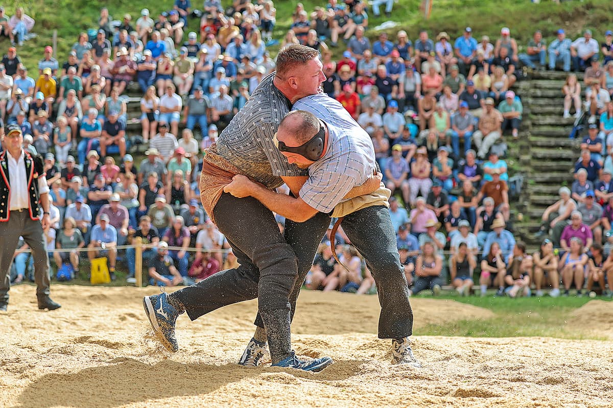 Matthias Aeschbacher gegen Dominik Gasser – Schlussgang Kemmeriboden-Schwinget 2026