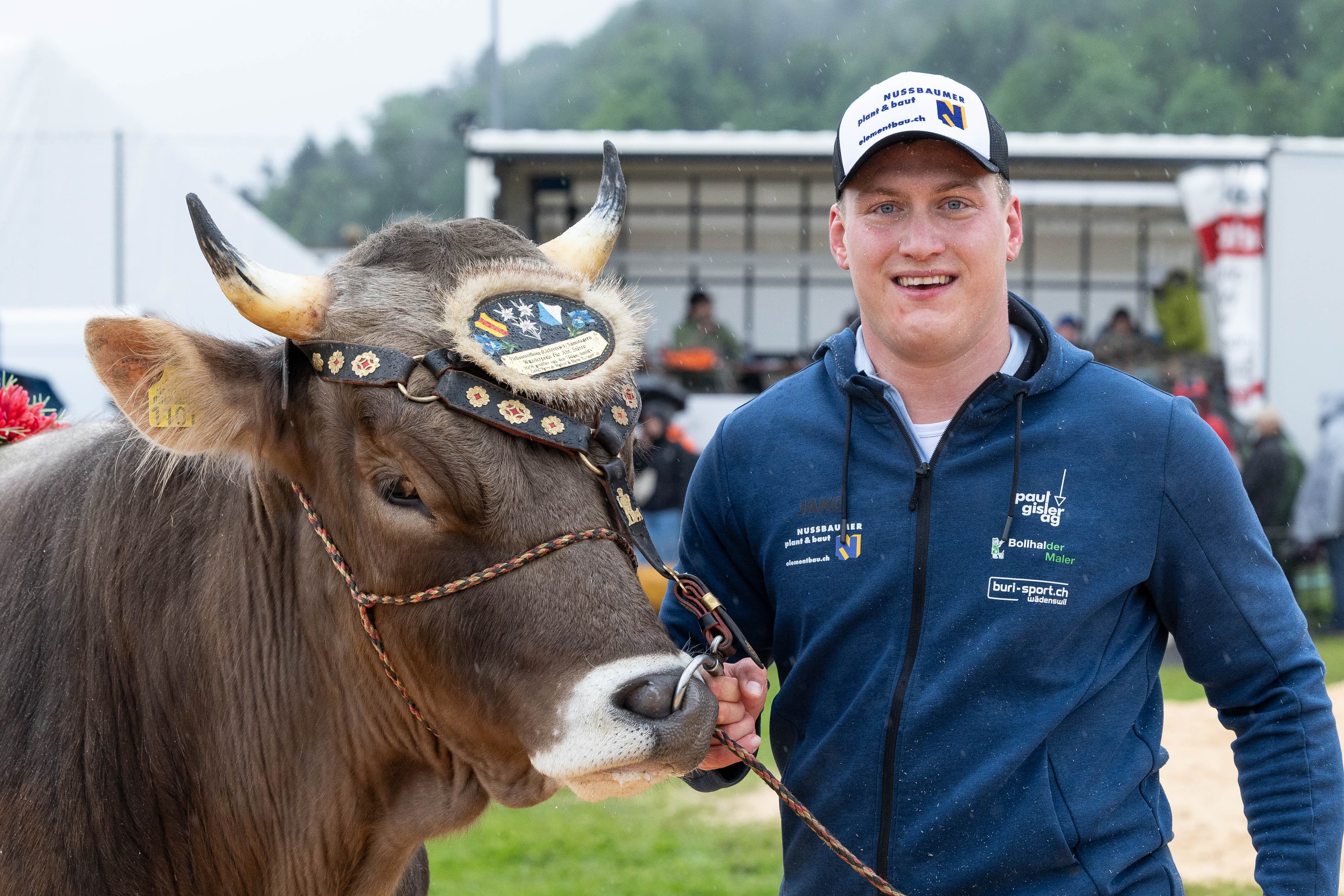Marco Reichmuth mit Siegermuni "Viktor".